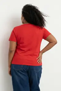 Trendyol Curve Red Regular Fit V-neck Plus Size T-Shirt - Image 3