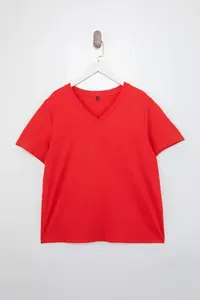 Trendyol Curve Red Regular Fit V-neck Plus Size T-Shirt - Image 4
