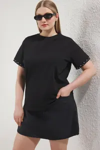 Trendyol Curve Black Stone Accessory Detailed Regular Pattern Plus Size Knitting T-Shirt