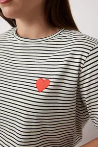 Trendyol Curve Black Heart Embroidered Regular/Normal Pattern Knitting T-Shirt - Image 3