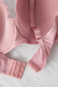 Trendyol Curve Powder Pink Penye Lace Detailed underwire Sabit Covered Plus Size Bra - Image 4