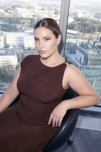 Trendyol Curve Limited Edition Brown Asymmetric Yaka Accessory Detailed Knitting Plus Size Dress - Image 3