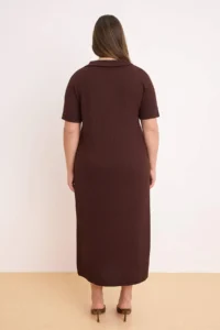 Trendyol Curve Brown Polo Shirt Collar slit shift/Normal Kesim Midi Flexible Knitting Plus Size Dress - Image 4