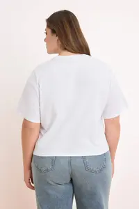 Trendyol Curve White Crew Neck Snap Button Detailed Knitting Plus Size Oversized Crop Size T-Shirt - Image 4