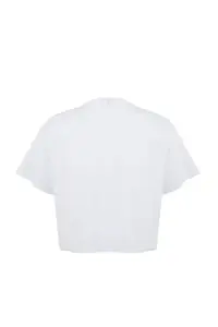 Trendyol Curve White Crew Neck Snap Button Detailed Knitting Plus Size Oversized Crop Size T-Shirt - Image 7