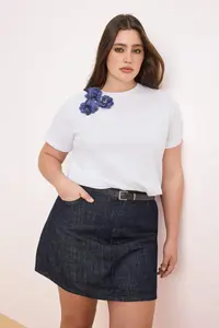 Trendyol Curve White Crew Neck Çiçek with accessories Knitting Plus Size T-Shirt