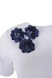 Trendyol Curve White Crew Neck Çiçek with accessories Knitting Plus Size T-Shirt - Image 6