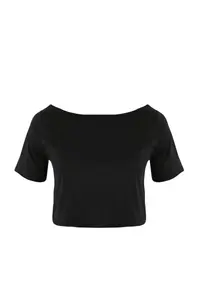 Trendyol Curve Black-White Asymmetric Yaka Crop Size Short Sleeve Plus Size T-Shirt - Image 2