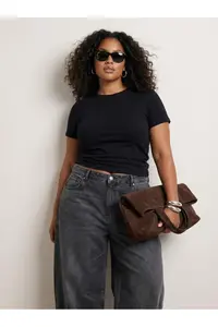 Trendyol Curve Black Flexible Fitted Basic Crew Neck Short Size Plus Size T-Shirt - Image 3