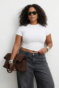 Trendyol Curve White Flexible Fitted Basic Crew Neck Short Size Plus Size T-Shirt - Image 3