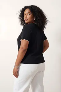 Trendyol Curve Black 100% Cotton Contrast Stitching Detailed Crew Neck Knitting Plus Size T-Shirt - Image 3