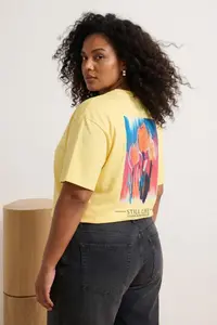 Trendyol Curve Light Yellow 100% Cotton Oversized/Wide Pattern Front Back Printed Knitting Plus Size T-Shirt - Image 2