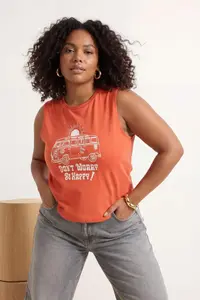 Trendyol Curve Red relaxed Pattern Printed Sleeveless Knitting Plus Size T-Shirt - Image 3