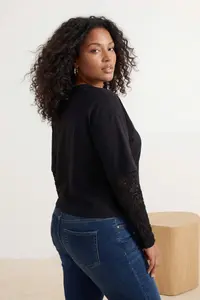 Trendyol Curve Black Lace Kol Detailed Plus Size T-Shirt - Image 3