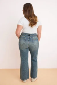 Trendyol Curve Dark Blue High Waist comfort/Flexible Flare Fit flared leg plus size jeans - Image 4