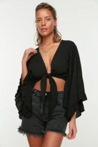 TRENDYOLMİLLA Black Weaving with flywheel Beach Crop Blouse