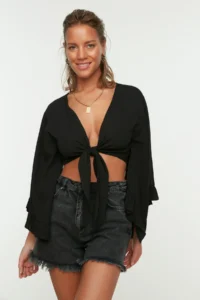 TRENDYOLMİLLA Black Weaving with flywheel Beach Crop Blouse - Image 2