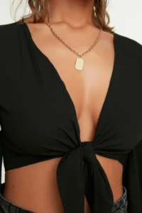 TRENDYOLMİLLA Black Weaving with flywheel Beach Crop Blouse - Image 3