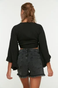 TRENDYOLMİLLA Black Weaving with flywheel Beach Crop Blouse - Image 4