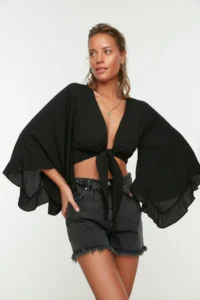 TRENDYOLMİLLA Black Weaving with flywheel Beach Crop Blouse - Image 5