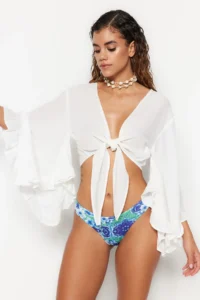 TRENDYOLMİLLA Beach Crop Clothing Ecru Weaving with flywheel Blouse - Image 2