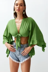 TRENDYOLMİLLA Green Weaving with flywheel Beach Crop Blouse