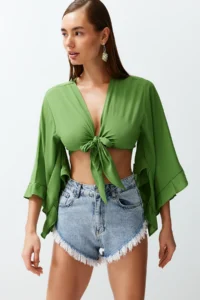 TRENDYOLMİLLA Green Weaving with flywheel Beach Crop Blouse - Image 2