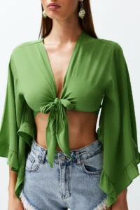 TRENDYOLMİLLA Green Weaving with flywheel Beach Crop Blouse - Image 4