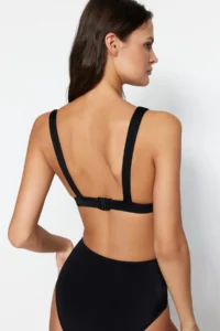 TRENDYOLMİLLA Black Cut Out/Window Detailed Triangle Covered Bikini Top - Image 5