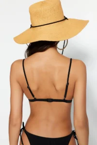 TRENDYOLMİLLA Black Triangle Covered Basic Bikini Top - Image 9