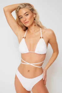 TRENDYOLMİLLA White with accessories Triangle Covered Bikini Top - Image 2