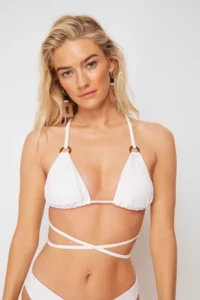 TRENDYOLMİLLA White with accessories Triangle Covered Bikini Top - Image 3