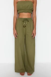 TRENDYOLMİLLA beachwear Green Weaving Blouse-Pants Set - Image 3