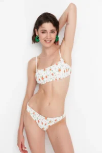 TRENDYOLMİLLA Crispy Floral Patterned Gipelli Low Waist Bikini Bottom - Image 2
