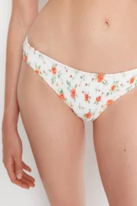 TRENDYOLMİLLA Crispy Floral Patterned Gipelli Low Waist Bikini Bottom - Image 3