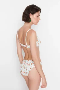 TRENDYOLMİLLA Crispy Floral Patterned Gipelli Low Waist Bikini Bottom - Image 5