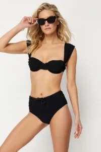 TRENDYOLMİLLA Black textured Covered with accessories High Waist Regular Bikini Bottom - Image 2