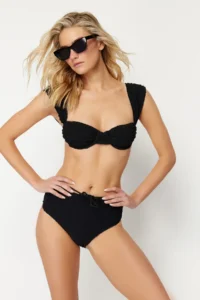 TRENDYOLMİLLA Black textured Covered with accessories High Waist Regular Bikini Bottom - Image 3