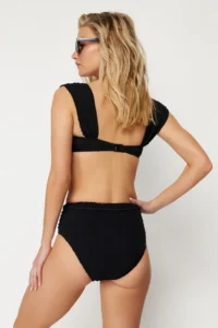 TRENDYOLMİLLA Black textured Covered with accessories High Waist Regular Bikini Bottom - Image 5