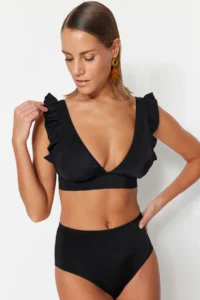 TRENDYOLMİLLA Black with flywheel Triangle Covered Bikini Top - Image 2