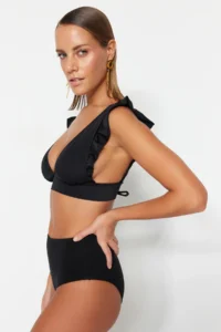 TRENDYOLMİLLA Black with flywheel Triangle Covered Bikini Top - Image 3