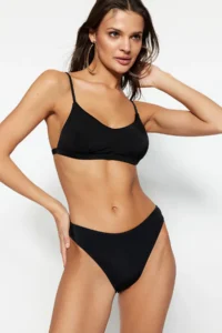 TRENDYOLMİLLA Black bralette Covered Basic Bikini Top