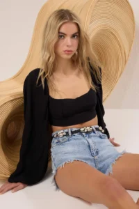 TRENDYOLMİLLA Black Weaving Beach Crop Blouse
