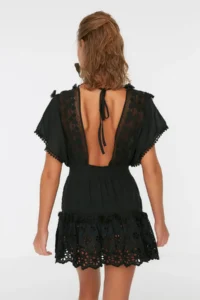 TRENDYOLMİLLA Black Weaving Embroidered 100% Cotton Beach Mini Dress - Image 5