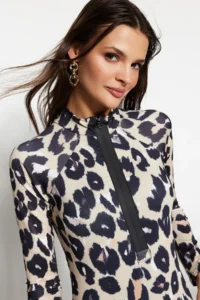 TRENDYOLMİLLA Leopard Patterned Zippered Surfer Covered hipster Swimsuit - Image 4