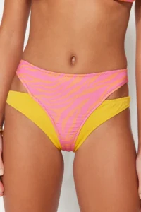 TRENDYOLMİLLA Zebra Patterned Cut Out Detailed Bikini Bottom - Image 4