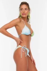 TRENDYOLMİLLA Batik Patterned Triangle Covered Regular Low Waist Bikini Set - Image 2