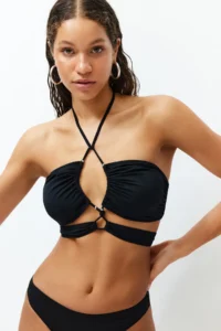 TRENDYOLMİLLA Black tunnelled Strapless Covered Bikini Top