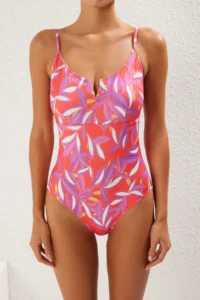 TRENDYOLMİLLA Tropical Patterned V Telli V-neck Covered Regular Swimsuit - Image 3