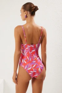 TRENDYOLMİLLA Tropical Patterned V Telli V-neck Covered Regular Swimsuit - Image 5